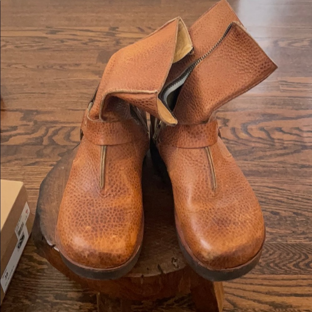 brown boots